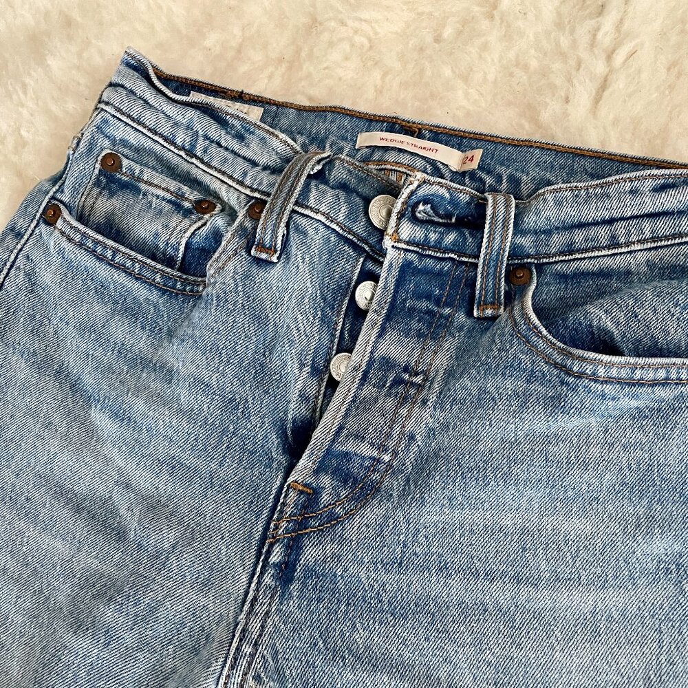 Levi's Wedgie straight jeans - size 24 - light wash